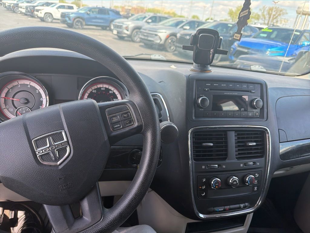 Used 2014 Dodge Grand Caravan American Value Package FWD image 10