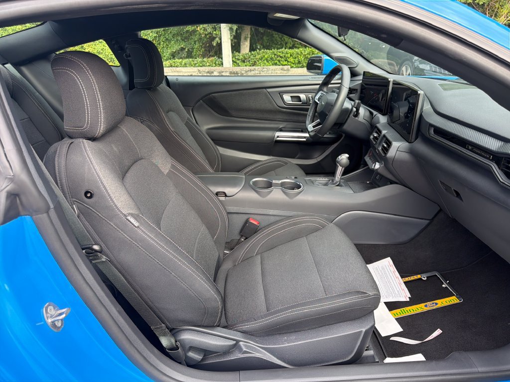 Used 2025 Ford Mustang Coupe RWD image 36
