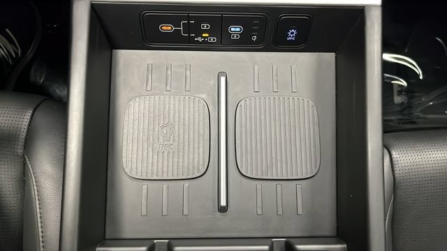 Used 2025 Hyundai Santa Fe Limited AWD/4WD image 32
