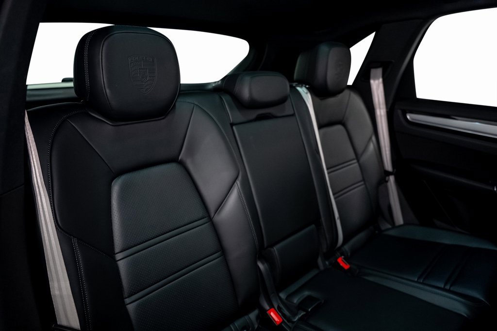 Used 2022 Porsche Cayenne S Platinum image 34