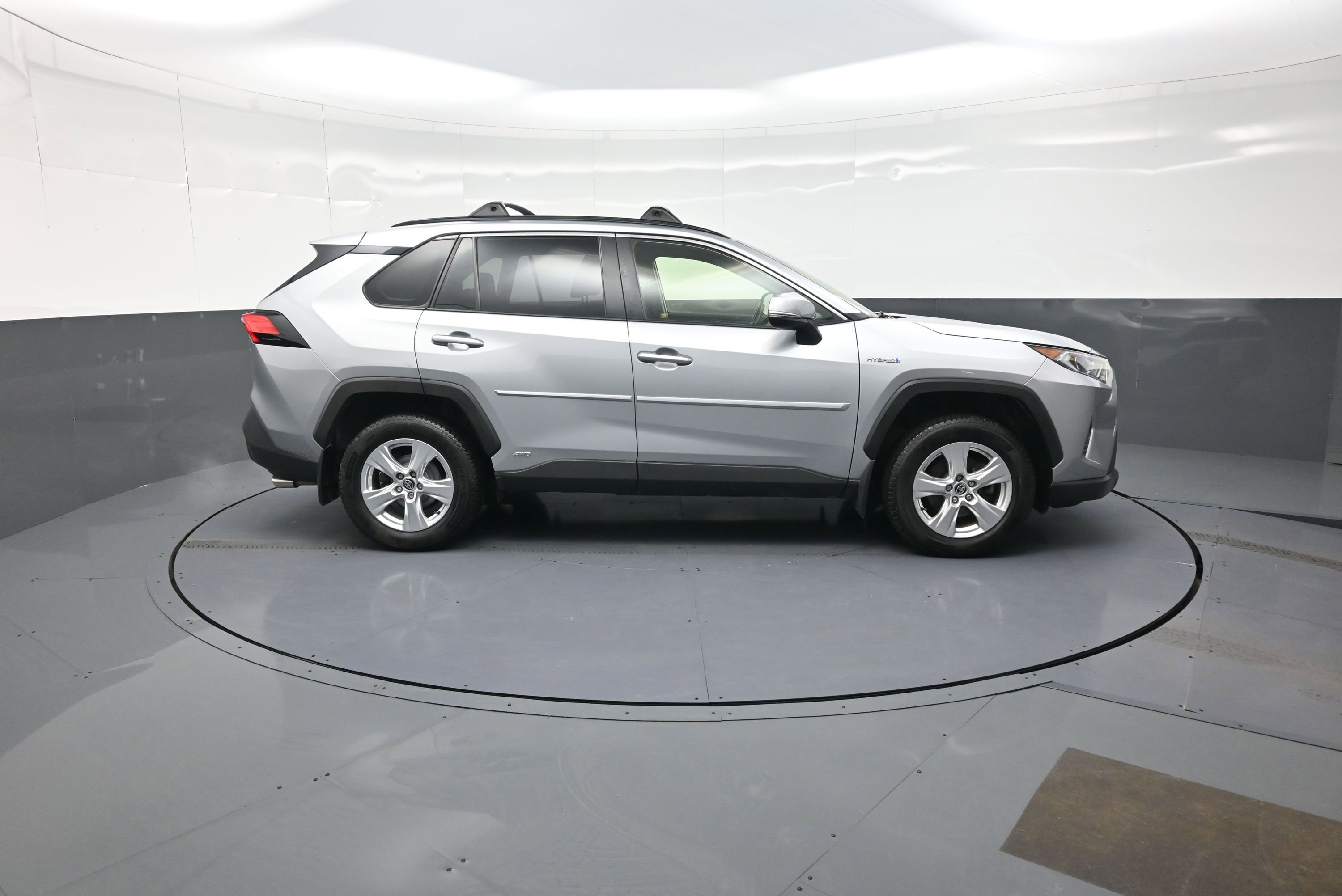 Used 2020 Toyota RAV4 XLE w/ Convenience Package image 2