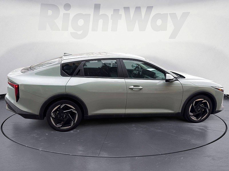 Used 2025 Kia K4 EX image 6