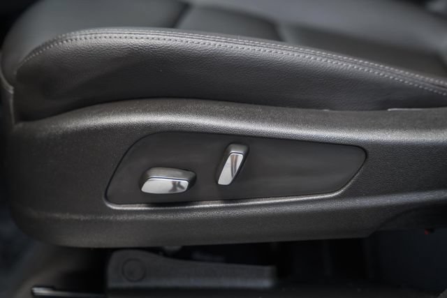 Used 2025 Cadillac XT5 Luxury FWD image 34