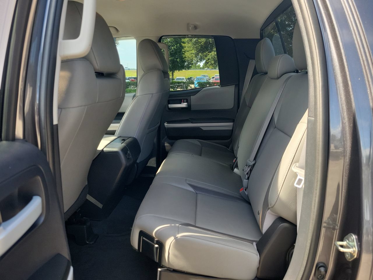 Used 2020 Toyota Tundra Limited w/ Limited Premium Package RWD image 9
