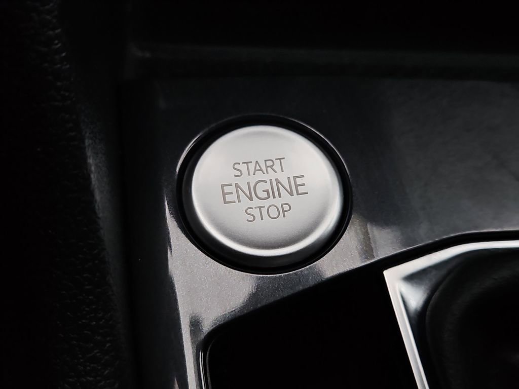 Used 2023 Volkswagen Tiguan SE R-Line image 26