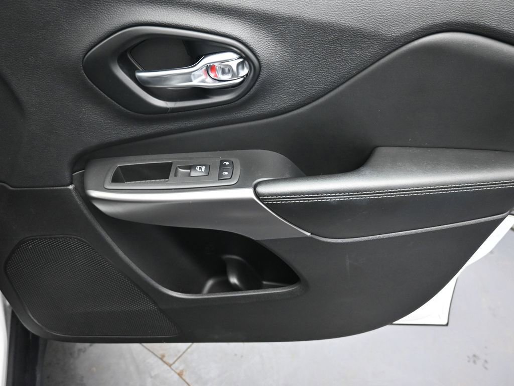 Used 2022 Jeep Cherokee Limited image 28