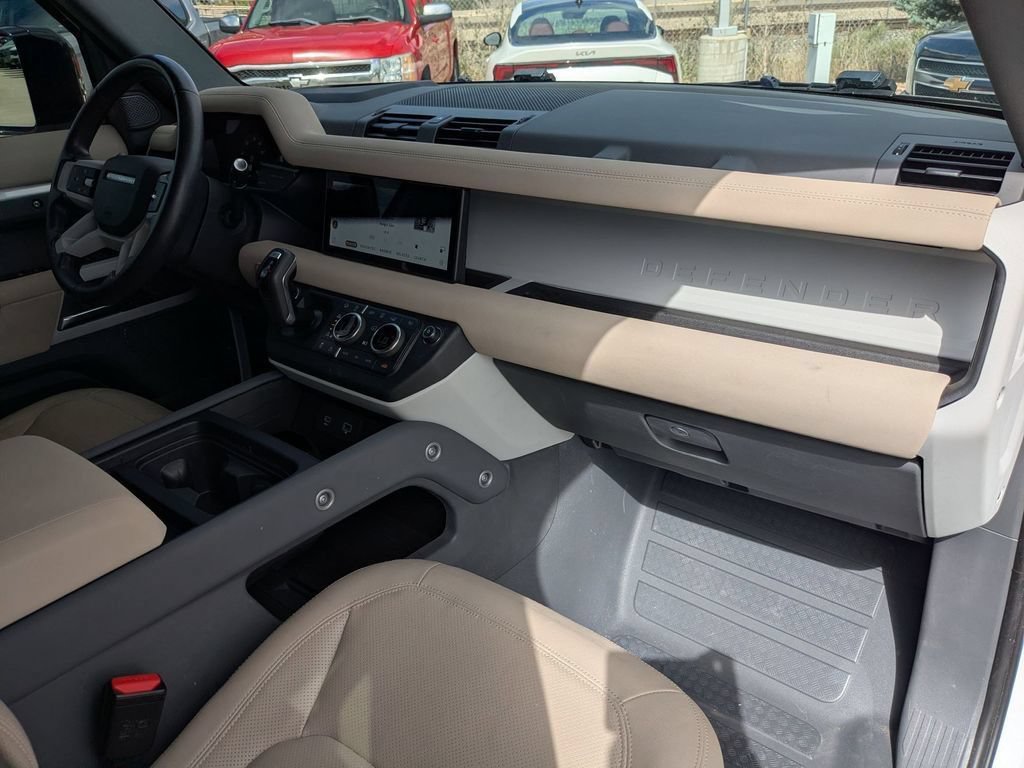 Used 2023 Land Rover Defender 110 SE AWD/4WD image 31