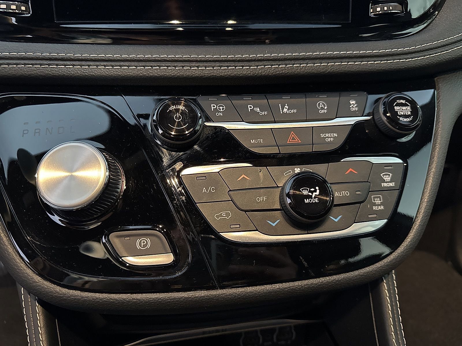 Used 2023 Chrysler Pacifica Limited w/ S Appearance Package image 22