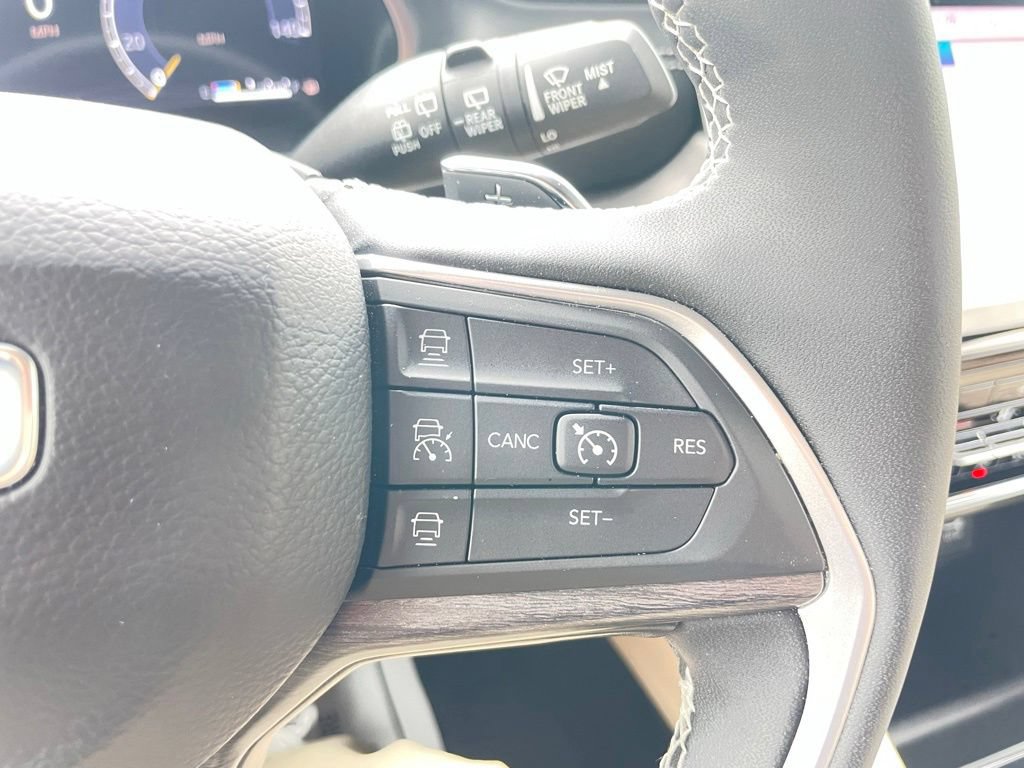 Certified 2024 Jeep Grand Cherokee Limited w/ Black Appearance Package AWD/4WD image 23