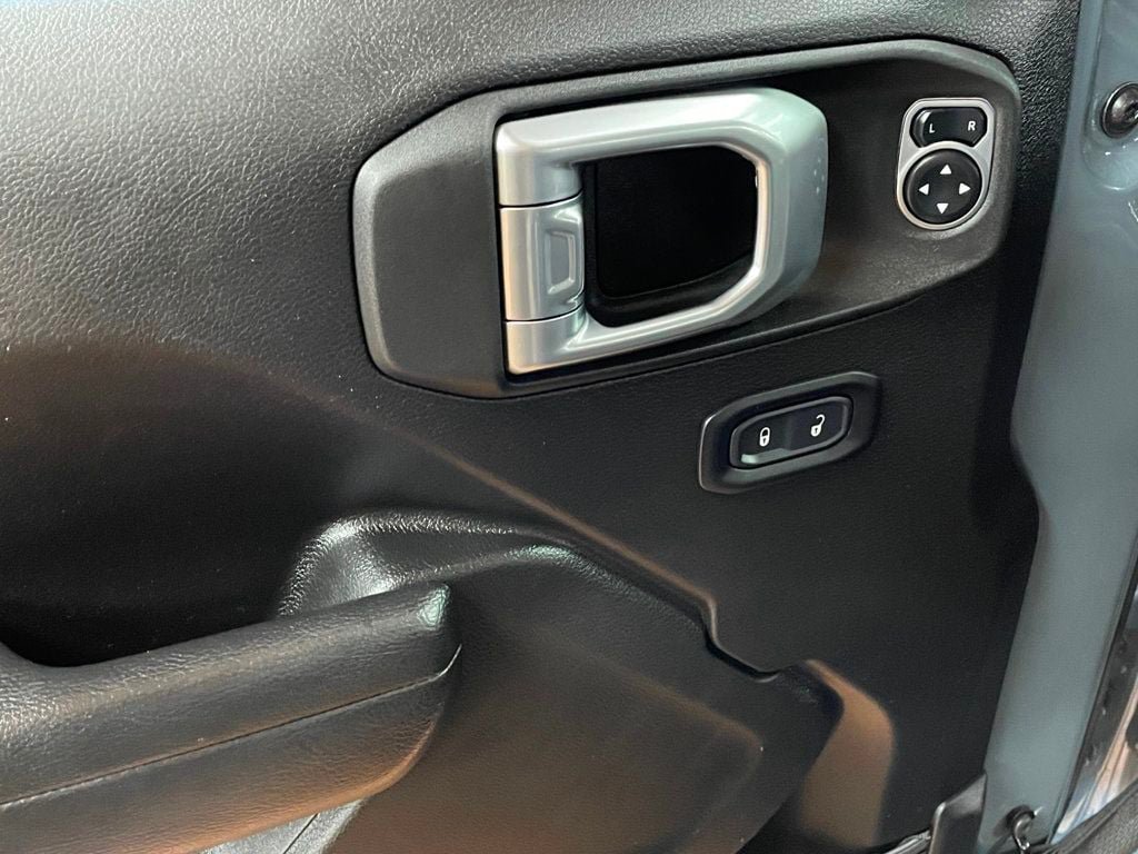 Used 2024 Jeep Wrangler Unlimited AWD/4WD image 13