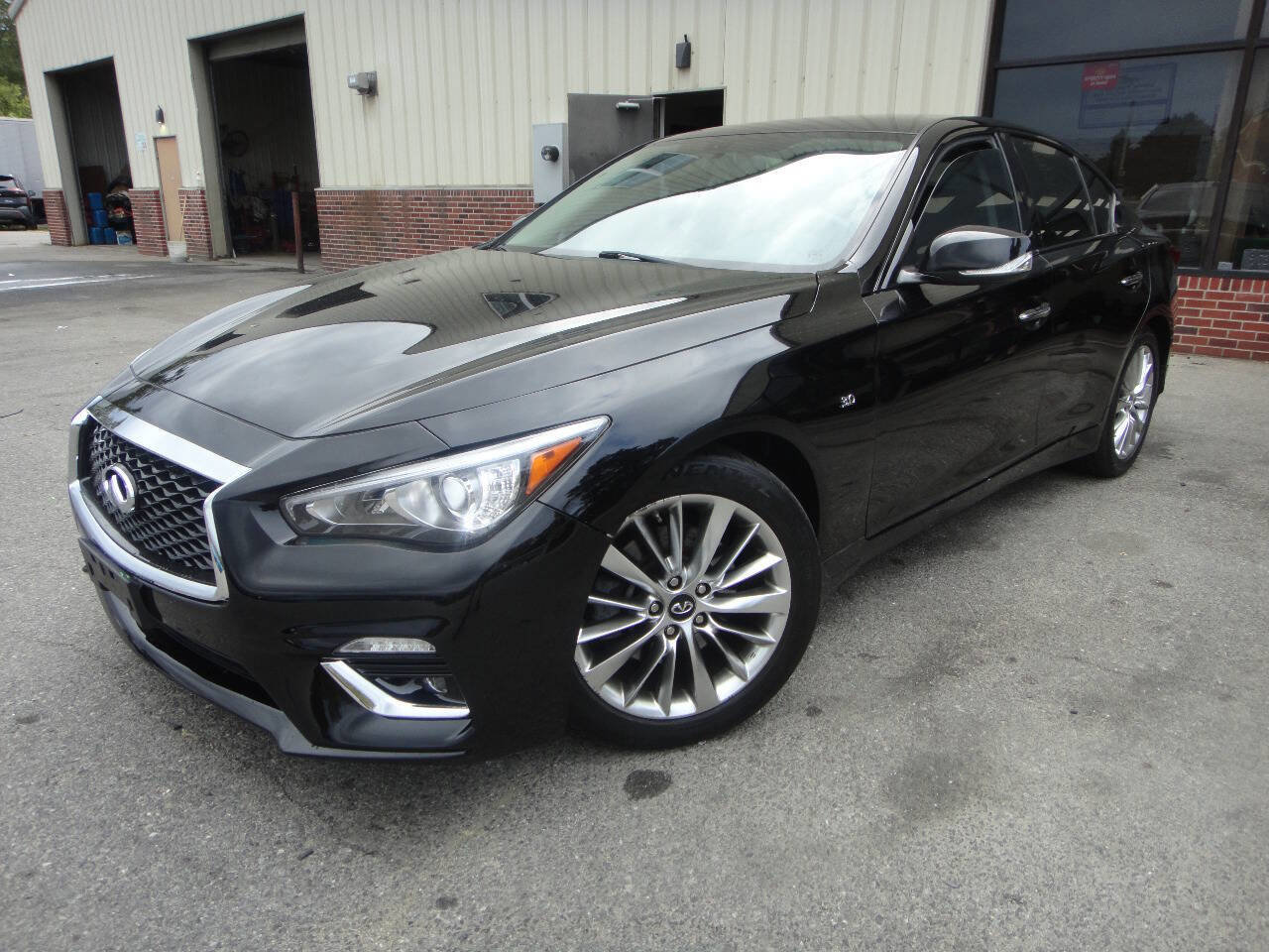 Used 2019 INFINITI Q50 Luxe w/ Essential Package (3.0T Luxe)