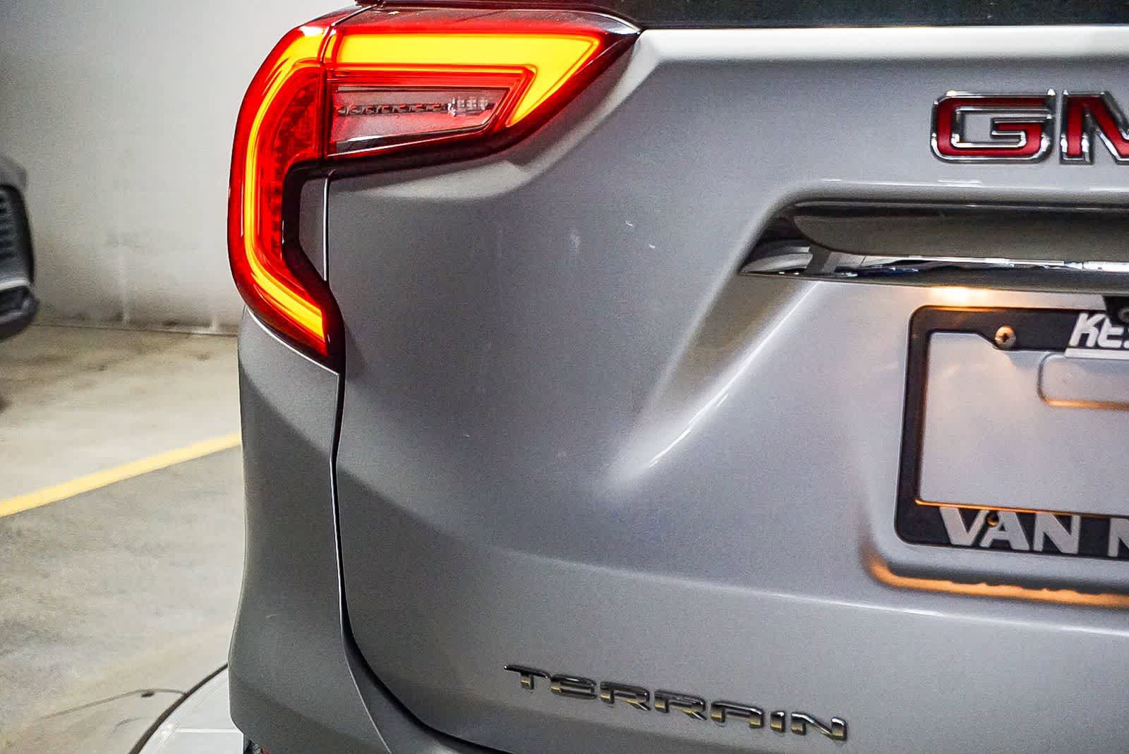 Used 2022 GMC Terrain SLT image 11