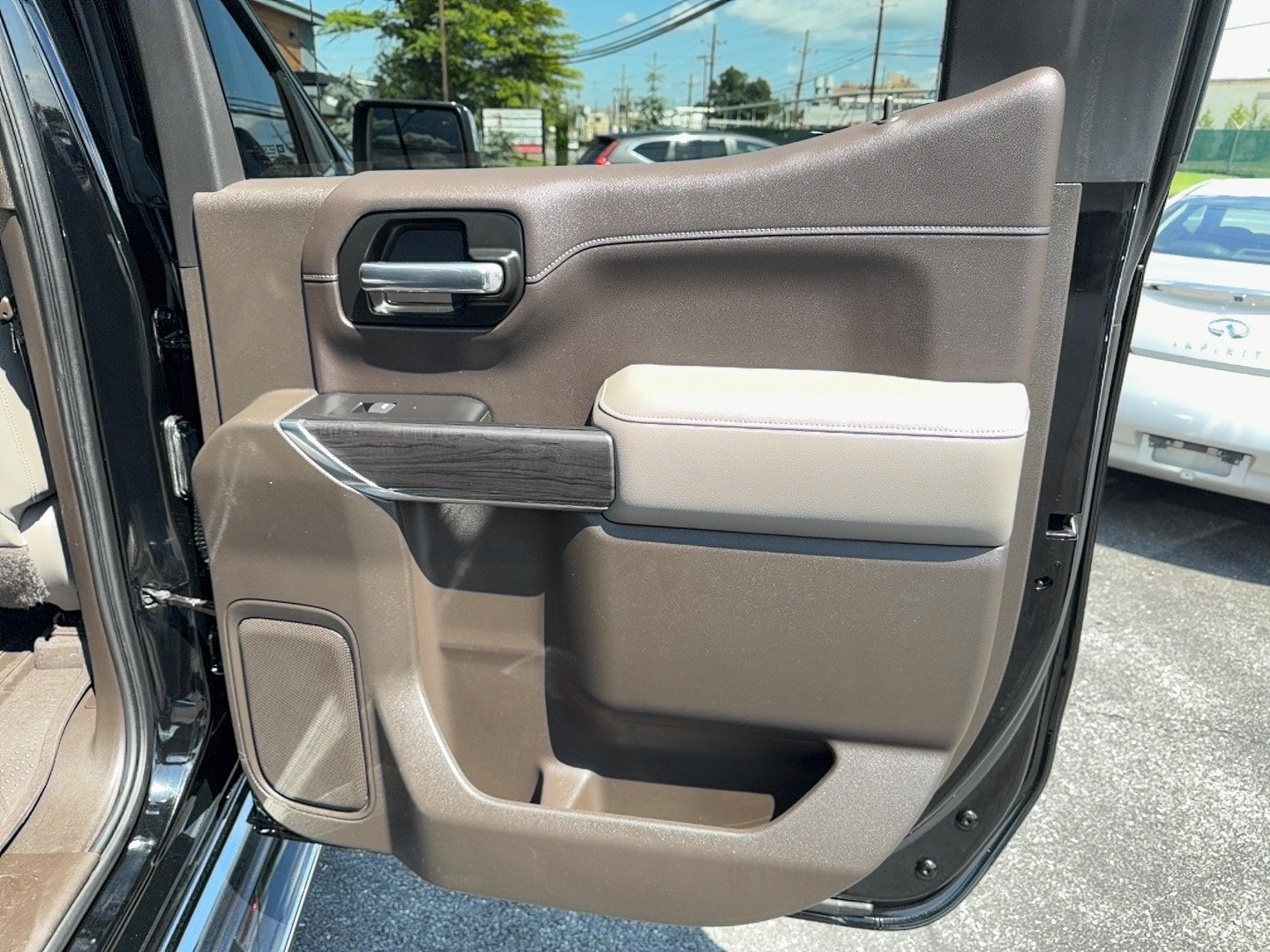 Used 2019 Chevrolet Silverado 1500 LTZ w/ LTZ Plus Package AWD/4WD image 24