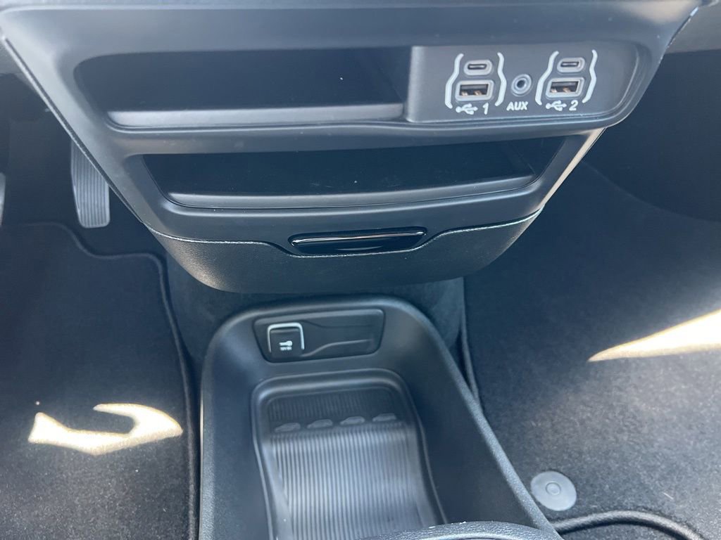 Used 2024 Chrysler Pacifica Touring-L w/ S Appearance Package FWD image 65