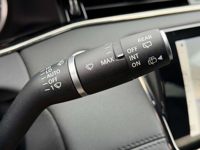 Used 2023 Land Rover Range Rover Evoque R-Dynamic SE image 23