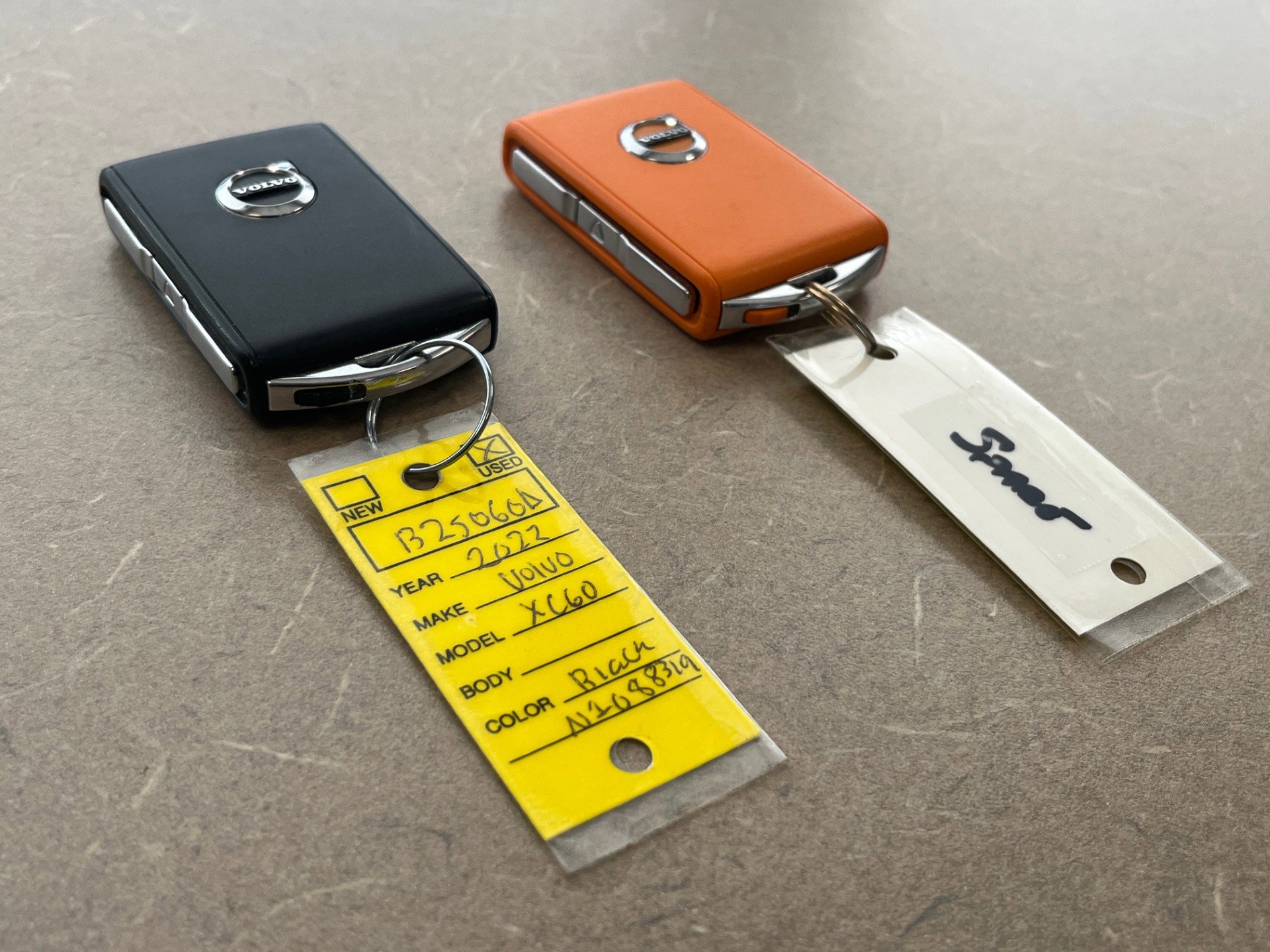 Used 2022 Volvo XC60 B5 Inscription image 16