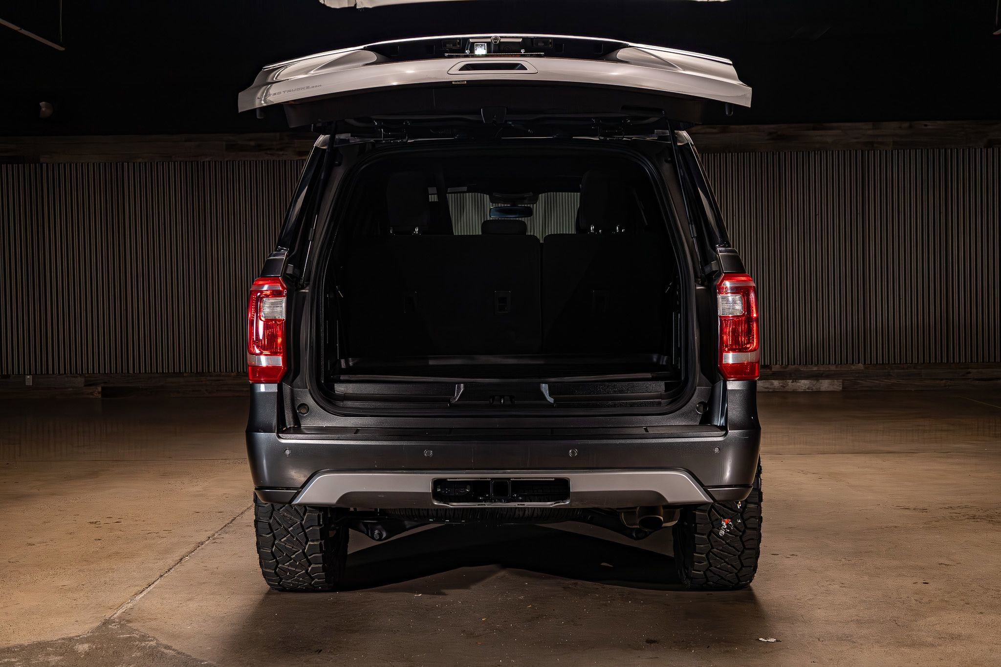 Used 2020 Ford Expedition XLT w/ FX4 Off-Road Package AWD/4WD image 9
