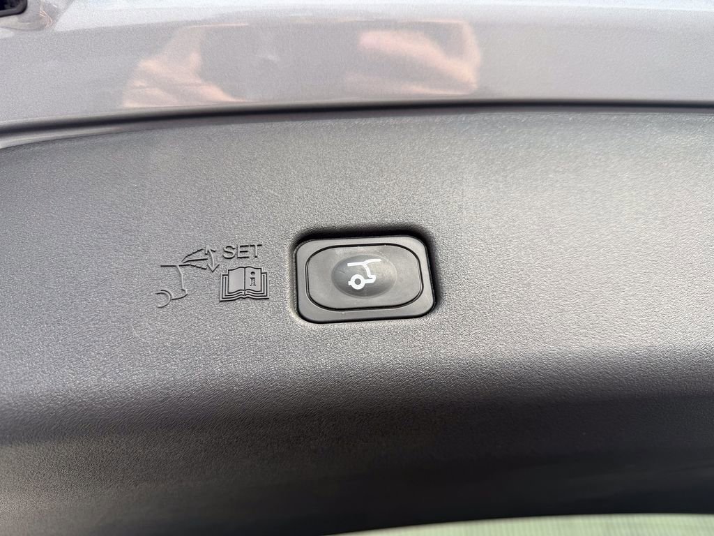 Used 2024 Lincoln Nautilus Reserve w/ Jet Appearance Package (87T) image 18