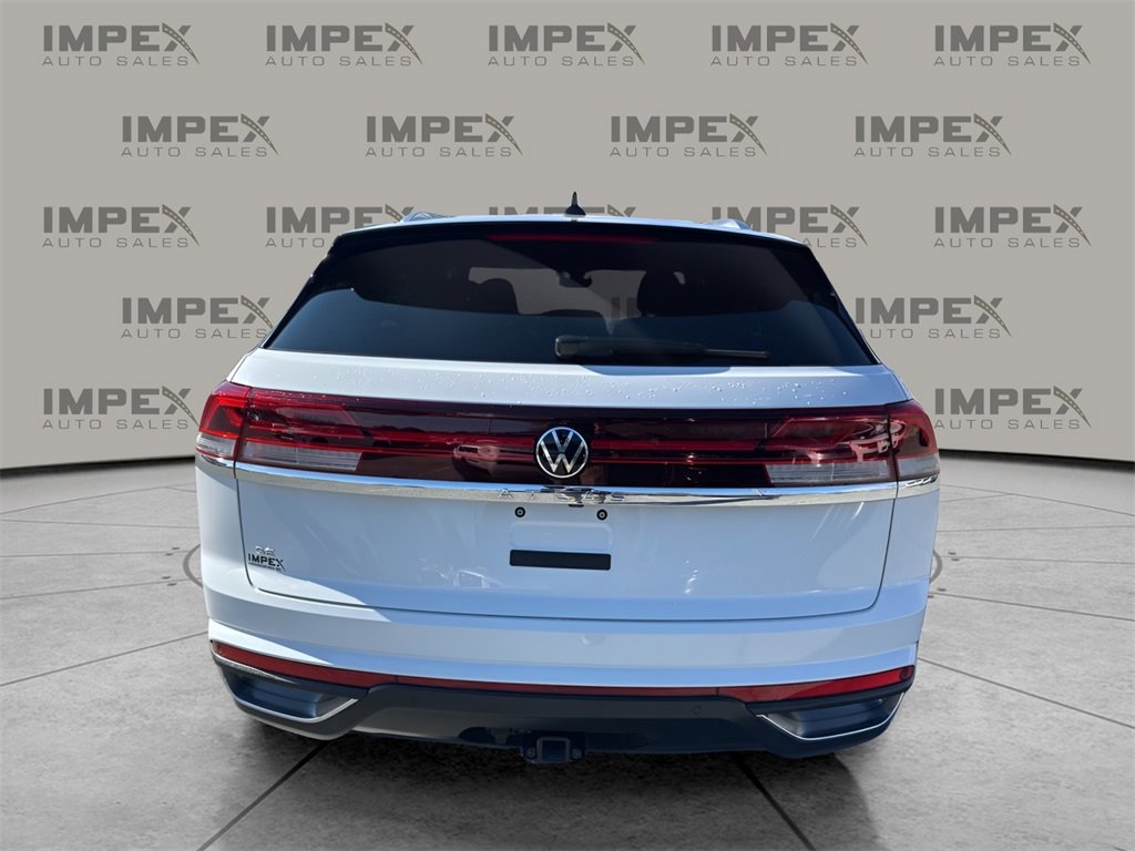 Used 2025 Volkswagen Atlas Cross Sport SE image 4