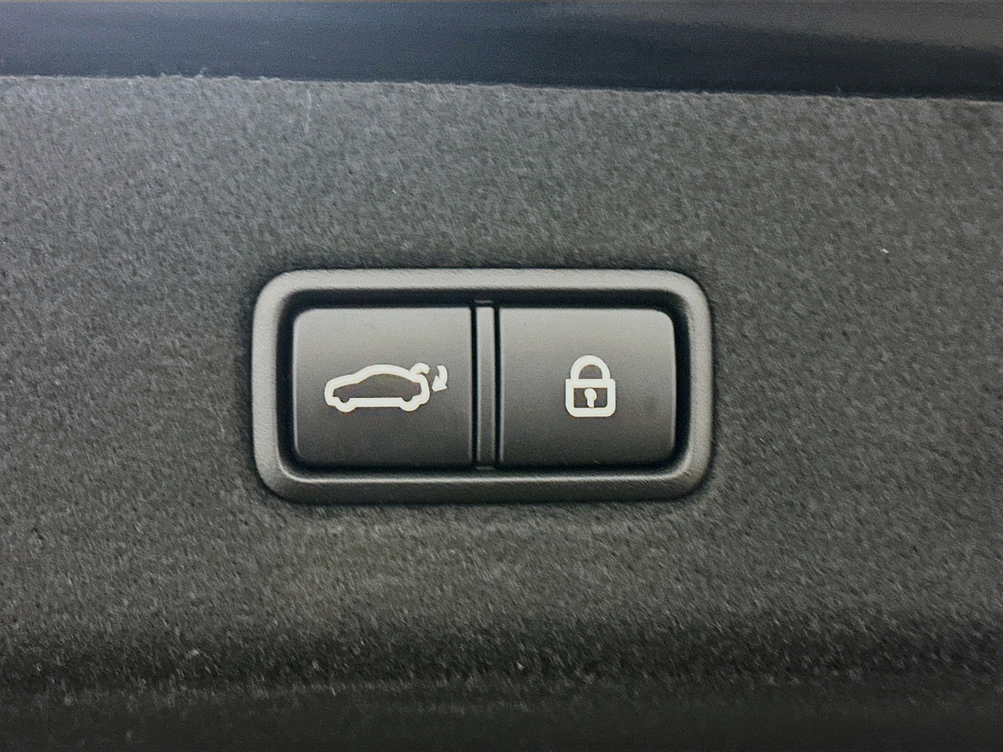 Used 2020 Kia K900 Luxury image 32