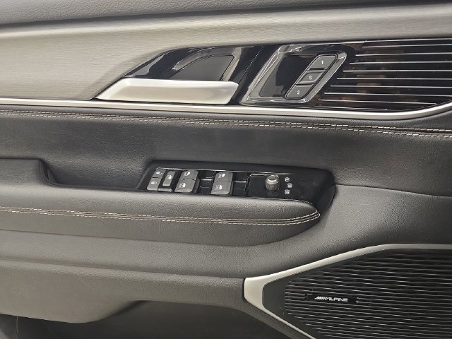 Used 2025 Jeep Wagoneer Series II AWD/4WD image 35