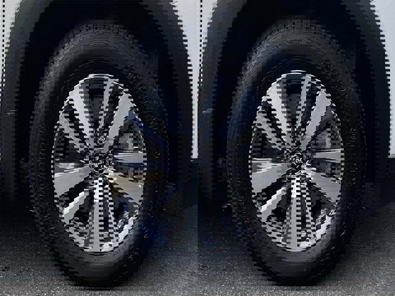 Used 2022 Nissan Pathfinder SL w/ Lighting Package (N92) image 7