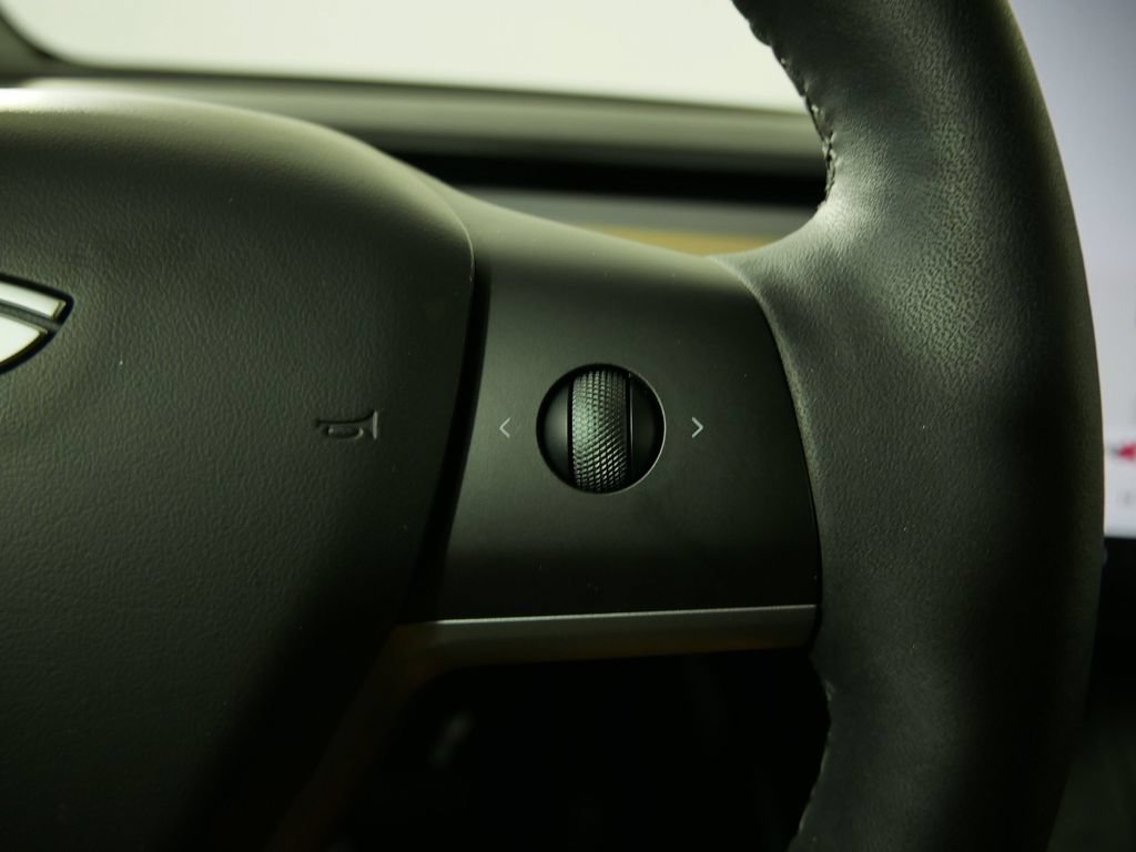 Used 2023 Tesla Model Y Long Range AWD/4WD image 25