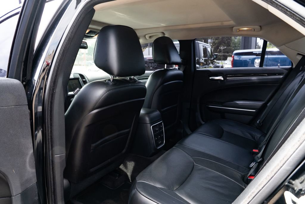 Used 2016 Chrysler 300 C RWD image 20