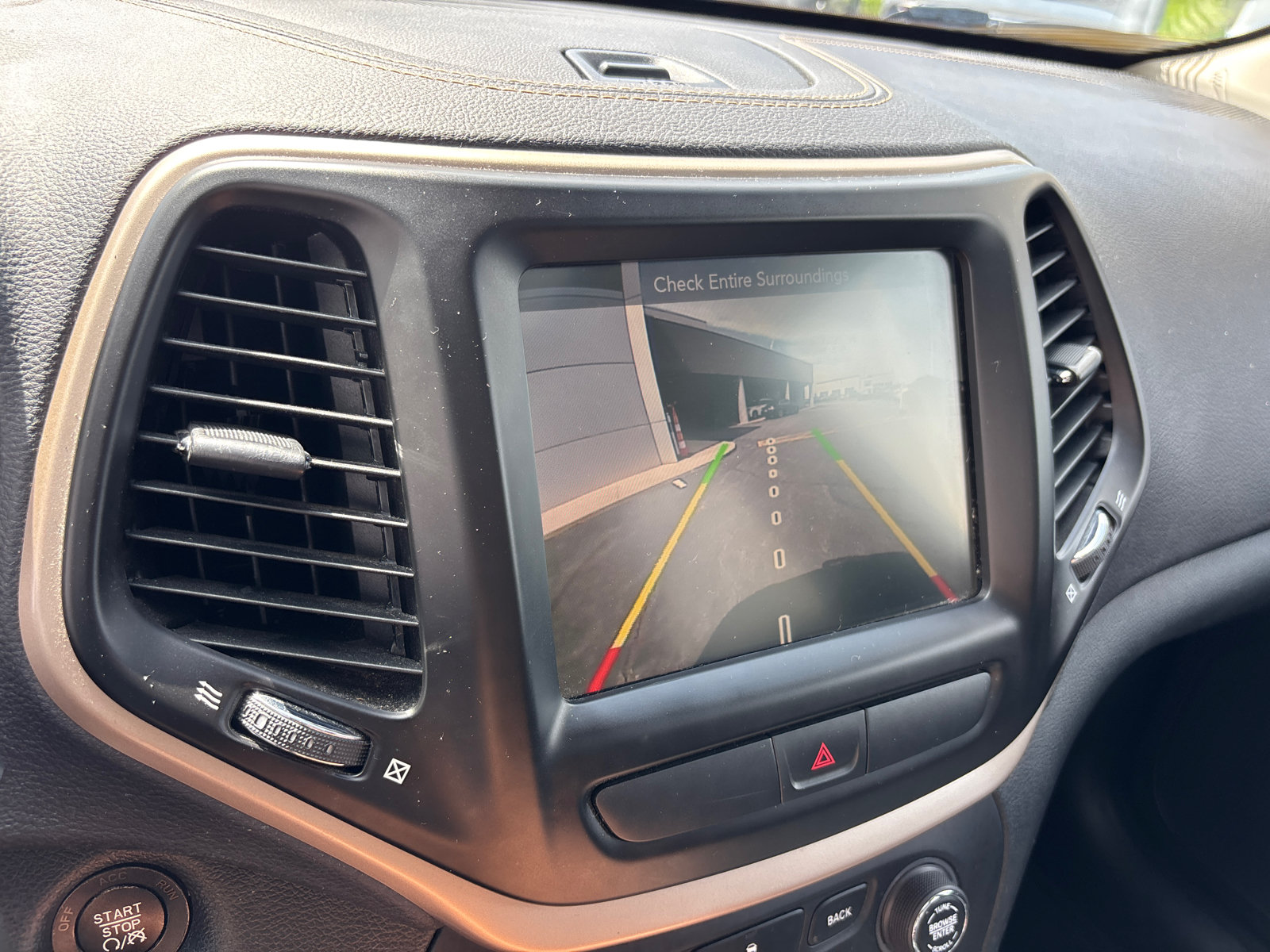 Used 2016 Jeep Cherokee Limited FWD image 18