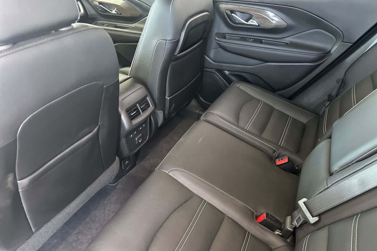Used 2022 GMC Terrain Denali w/ Denali Premium Package AWD/4WD image 4
