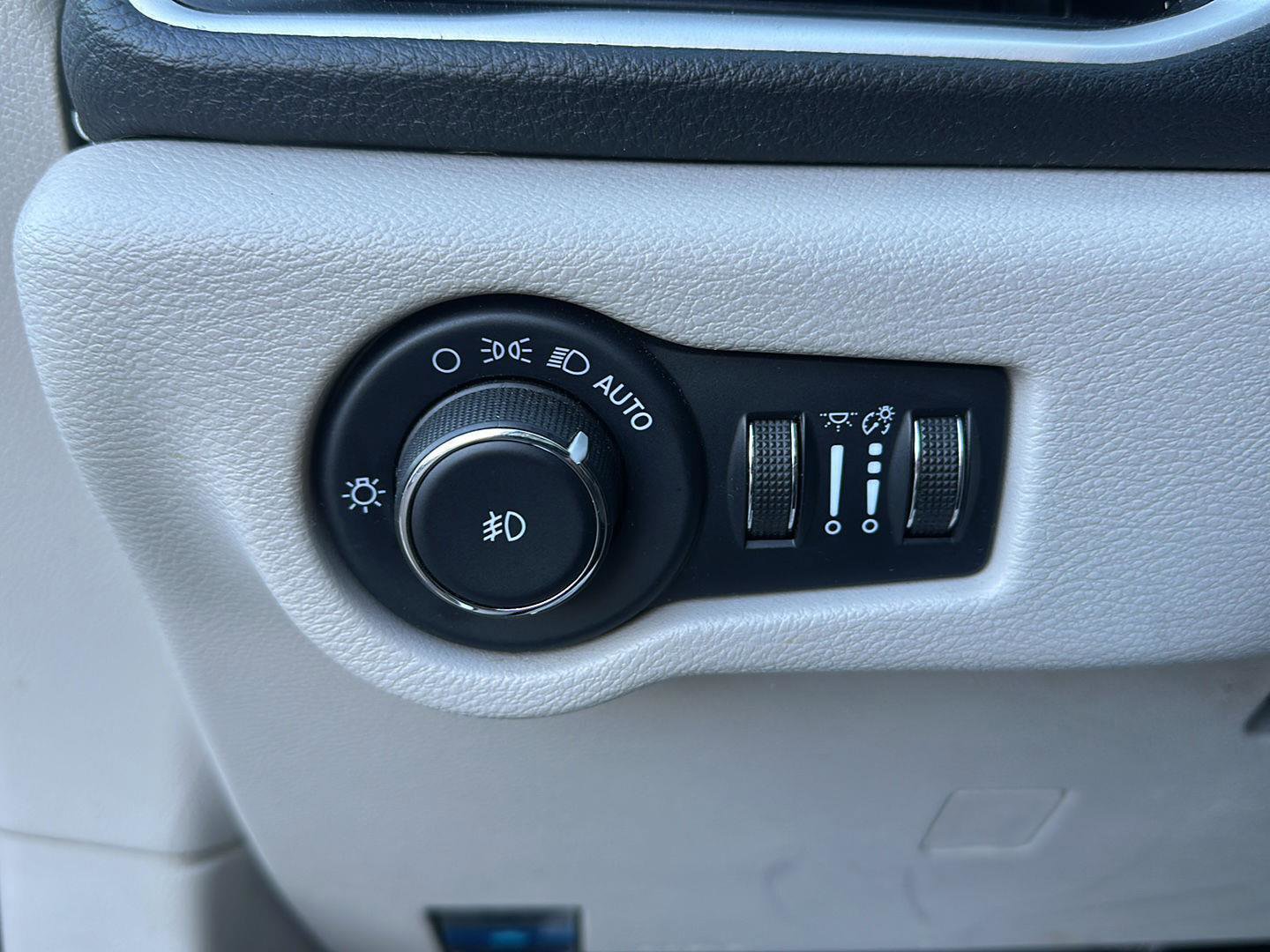 Used 2022 Chrysler Pacifica Touring-L image 21