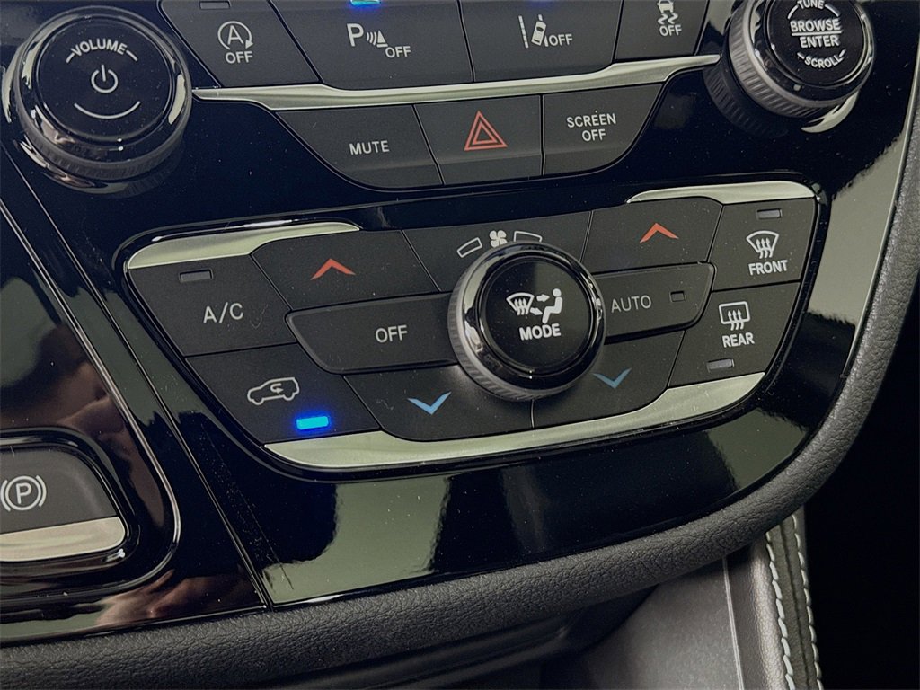 New 2026 Chrysler Pacifica Limited image 18