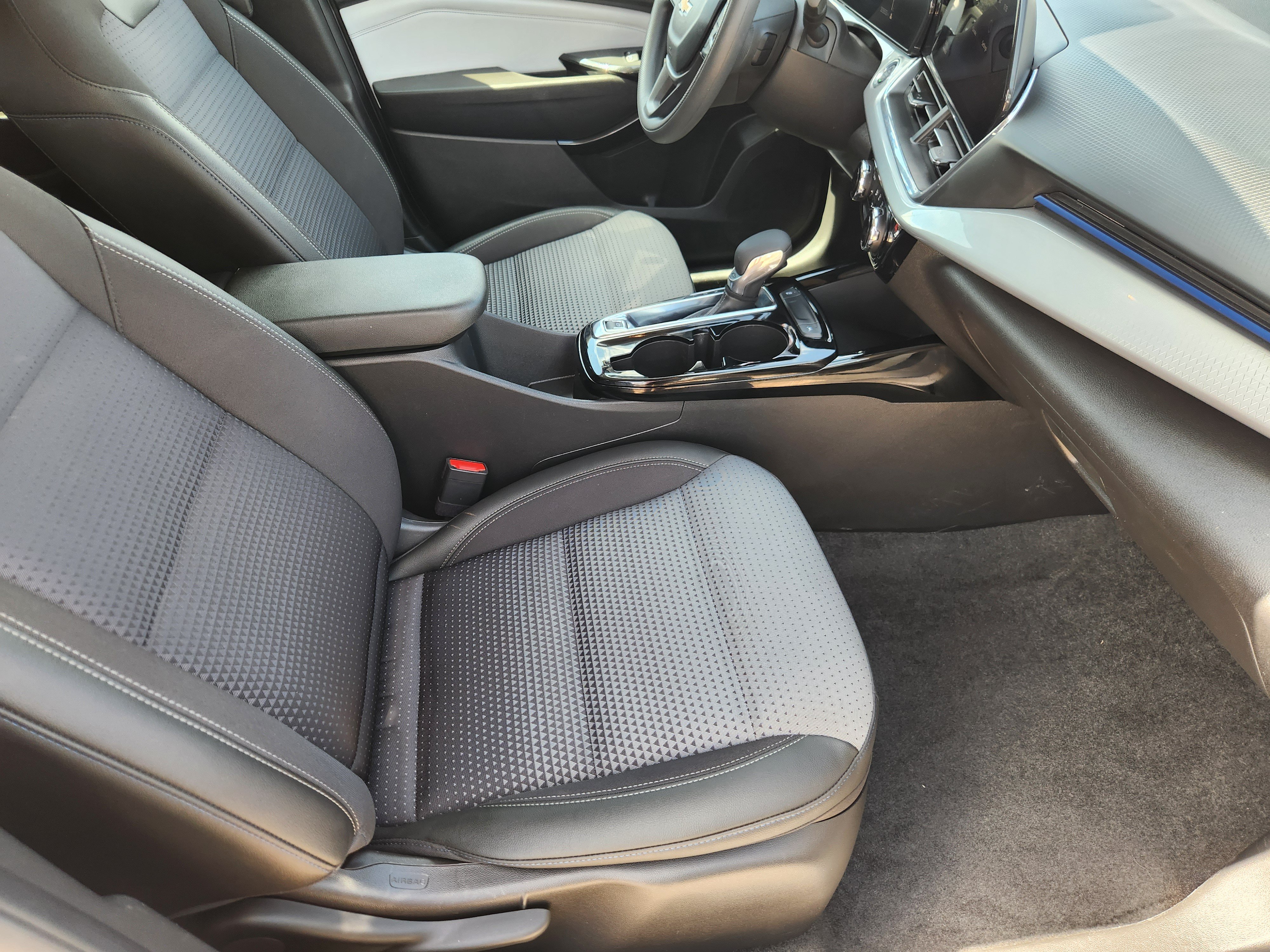 Used 2025 Chevrolet Trax LT FWD image 13