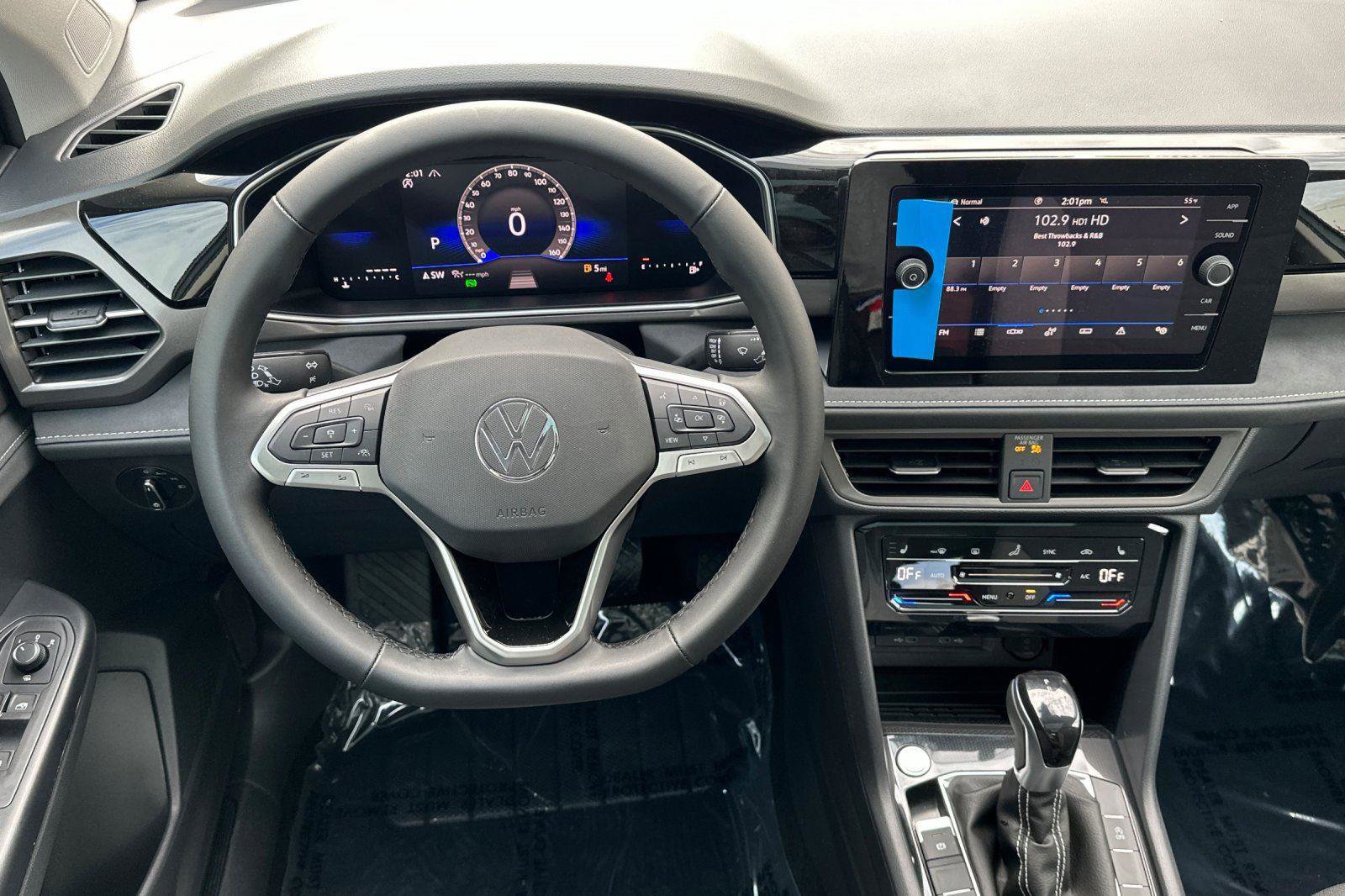 New 2026 Volkswagen Taos SE image 13