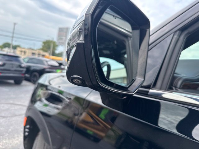 Used 2021 Chevrolet Tahoe Premier w/ Premium Package AWD/4WD image 12
