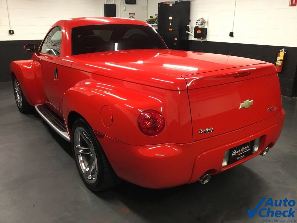 Used 2005 Chevrolet SSR w/ Preferred Equipment Group RWD image 18