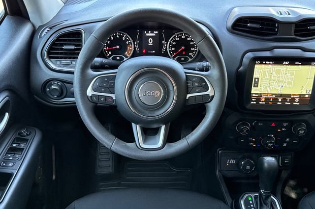 Used 2023 Jeep Renegade Latitude AWD/4WD image 16