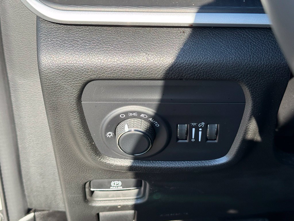 Used 2023 Jeep Grand Cherokee Altitude AWD/4WD image 18