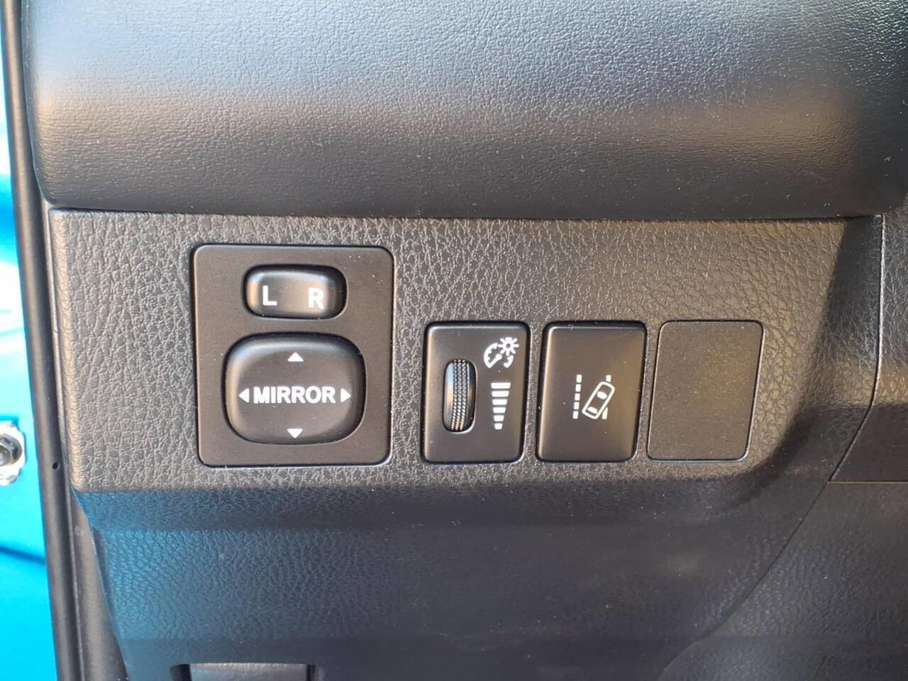 Used 2018 Toyota RAV4 SE w/ Power Extra Value Package AWD/4WD image 26