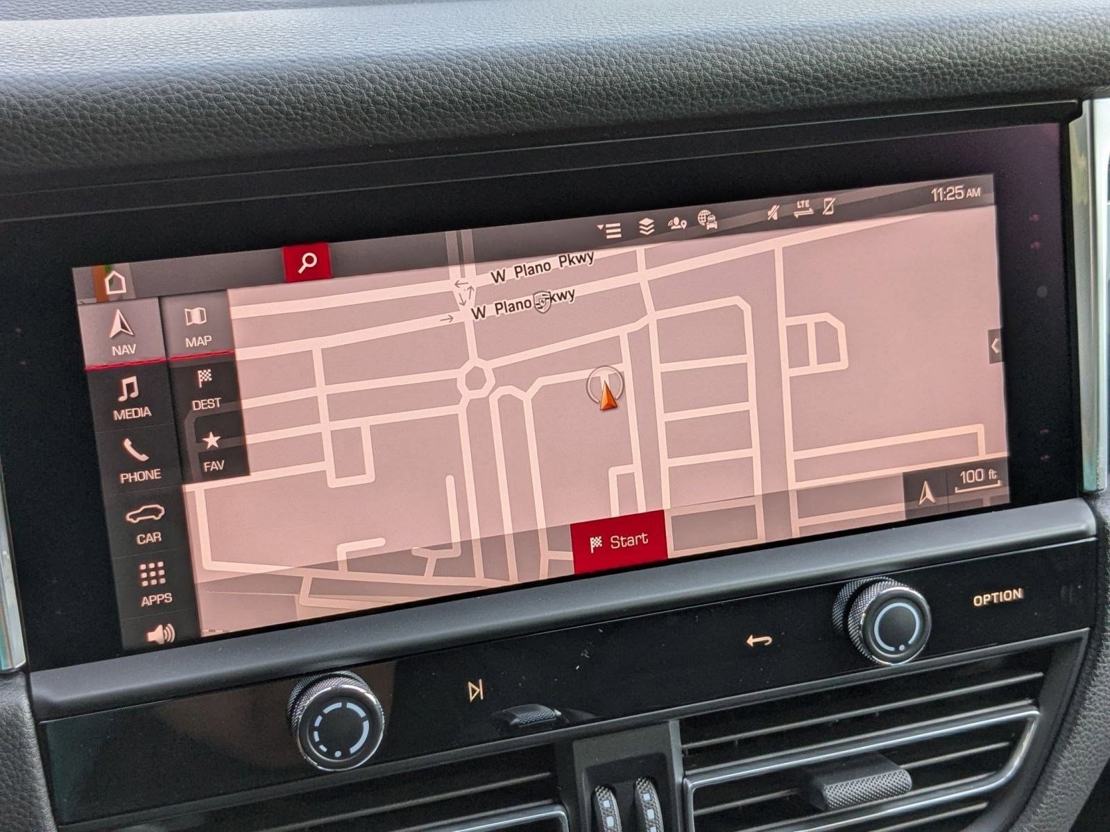 Certified 2026 Porsche Macan AWD/4WD image 18