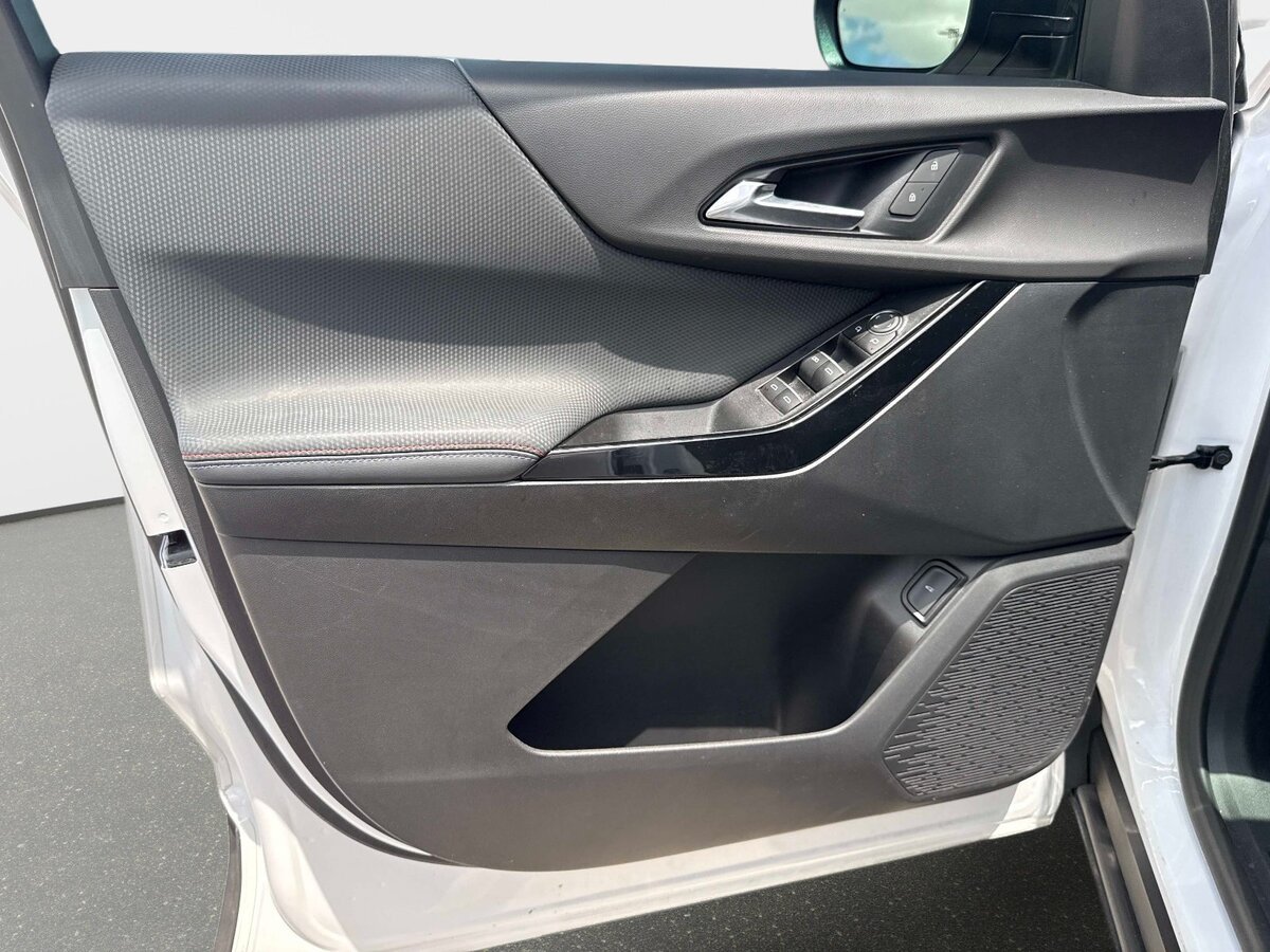 Used 2025 Chevrolet Equinox RS FWD image 16