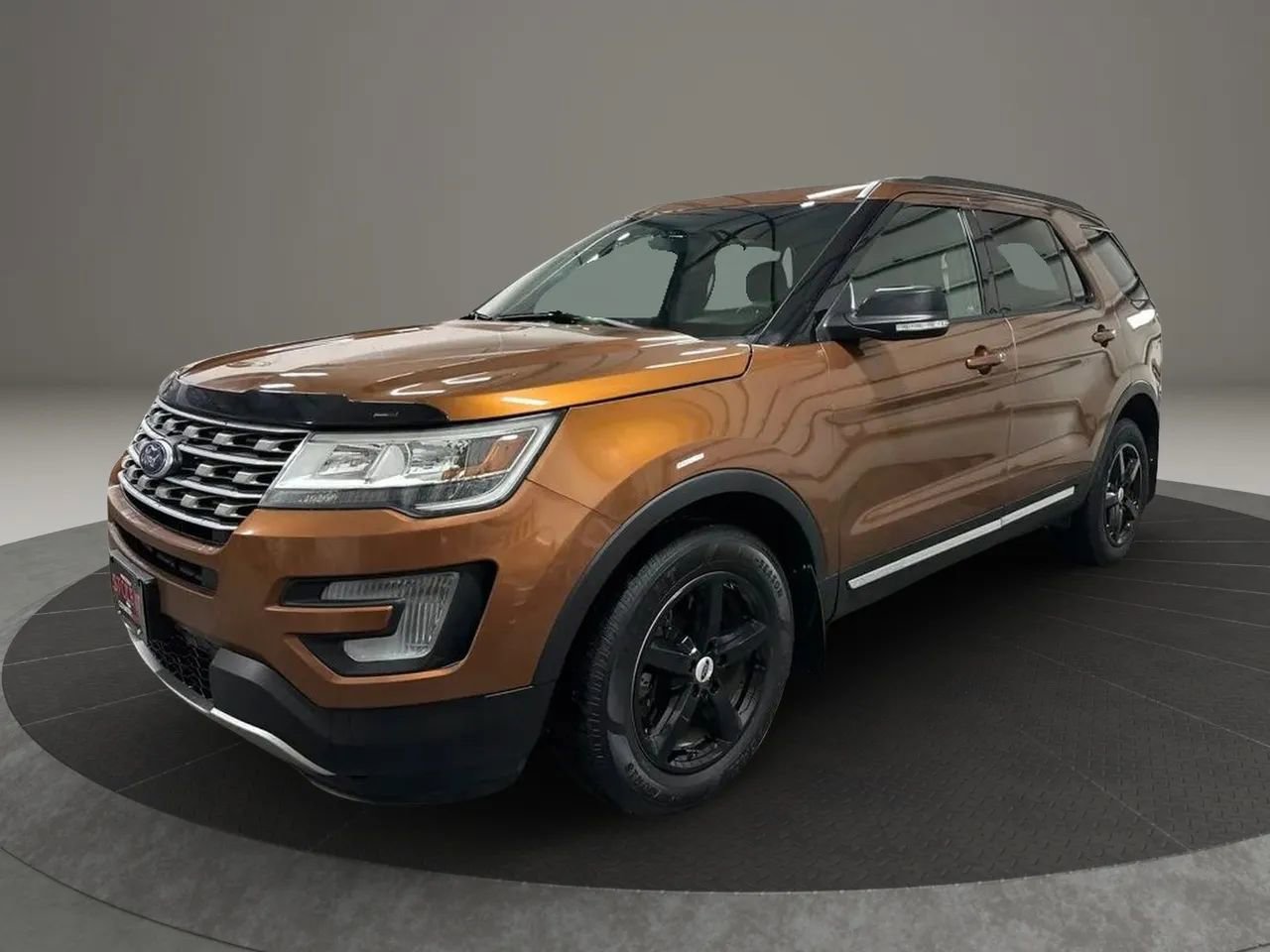 Used 2017 Ford Explorer XLT image 1