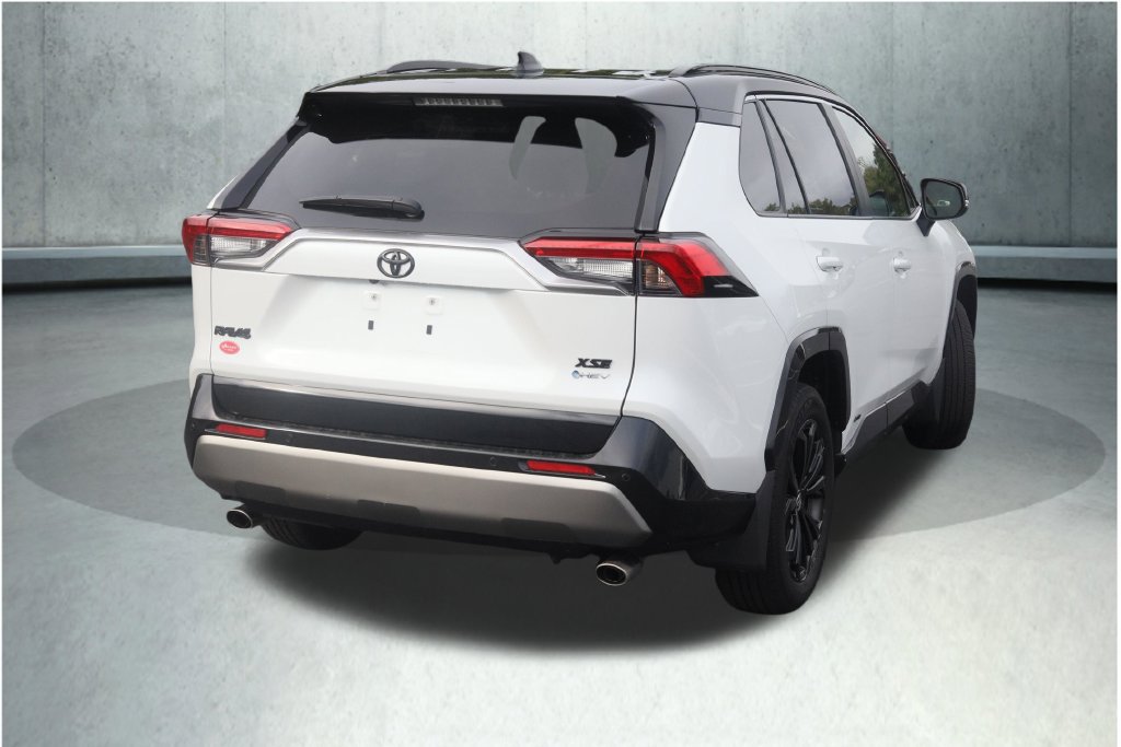 Used 2025 Toyota RAV4 XSE w/ Advanced Technology Package AWD/4WD image 28