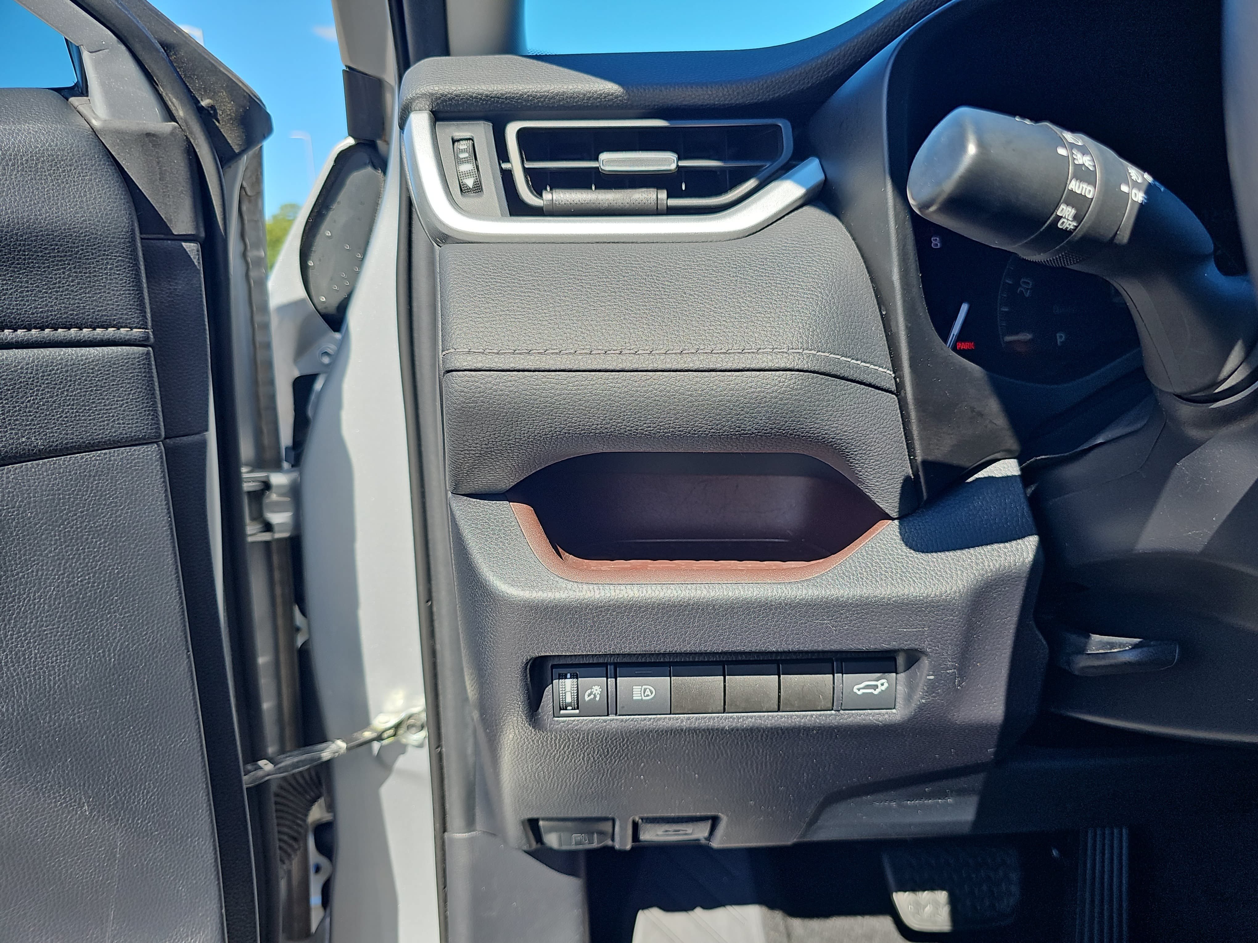 Used 2019 Toyota RAV4 Limited FWD image 27