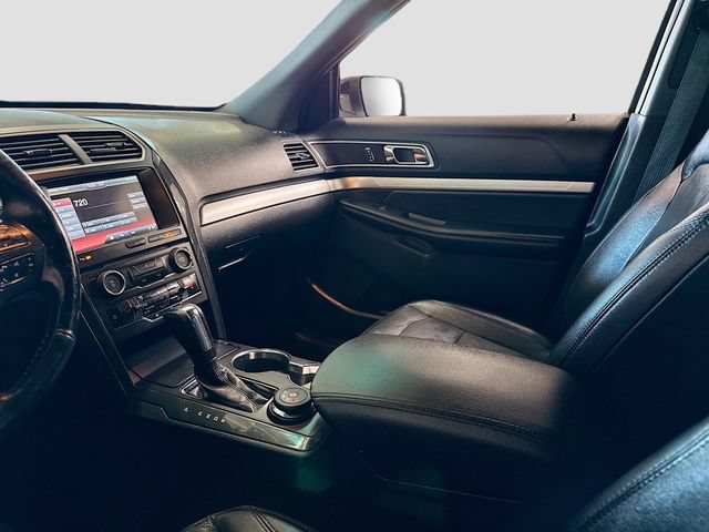 Used 2016 Ford Explorer XLT w/ Equipment Group 202A AWD/4WD image 20