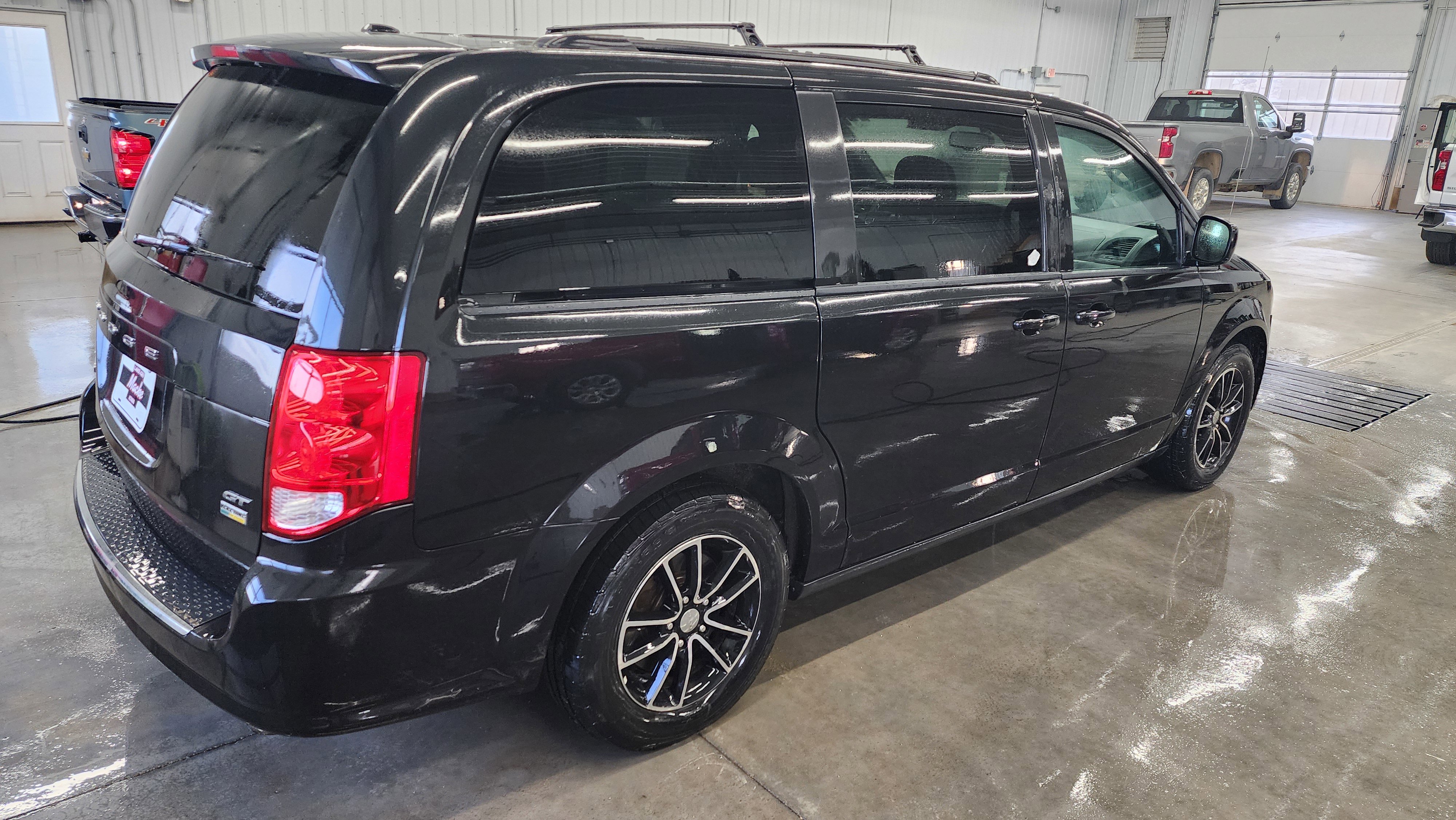 Used 2018 Dodge Grand Caravan GT image 4