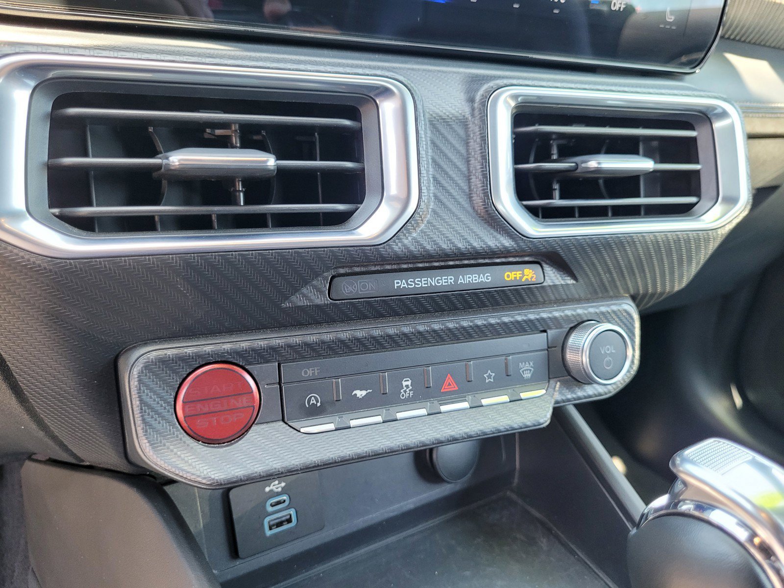 Used 2025 Ford Mustang Premium RWD image 19