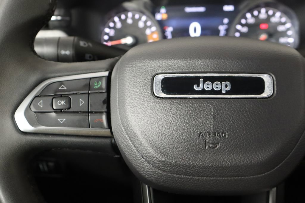 Used 2024 Jeep Compass Latitude image 8