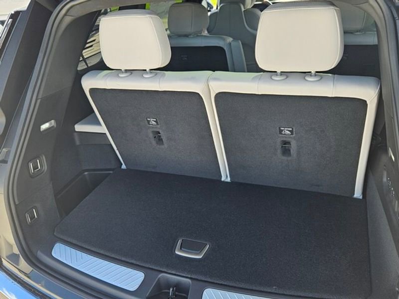 New 2026 Cadillac Vistiq Luxury image 21