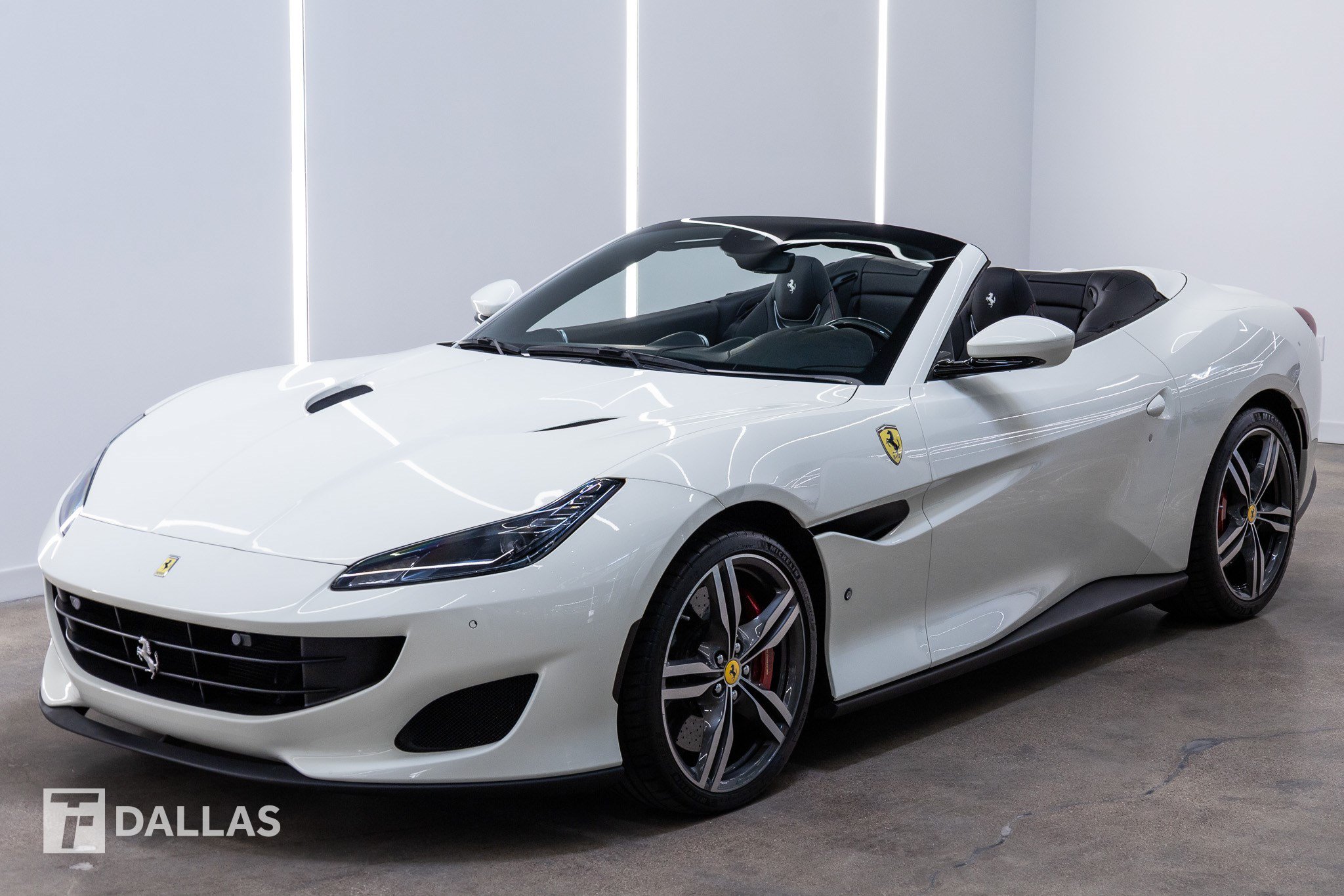 Used 2020 Ferrari Portofino RWD image 8
